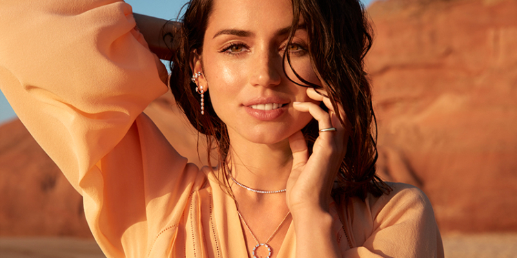 La hispano-cubana Ana de Armas ya es la nueva cara mundial del Diamante