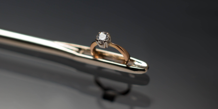 Presentan el anillo más pequeño del mundo