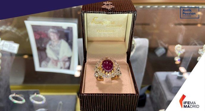 Antik Passion Almoneda, paraíso de la joyería antigua