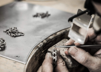 Los artesanos joyeros ven en la Red la vacuna contra la crisis Covid