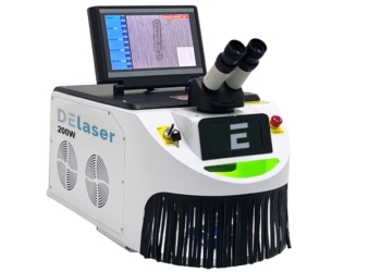 Delarosa cumple 25 años creando y reparando joyas