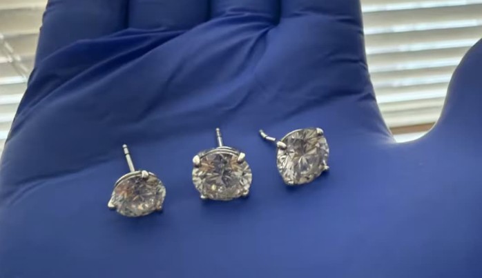 Recuperados unos pendientes de Tiffany & Co.