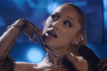 Ariana Grande y Swarovski en su nueva película
