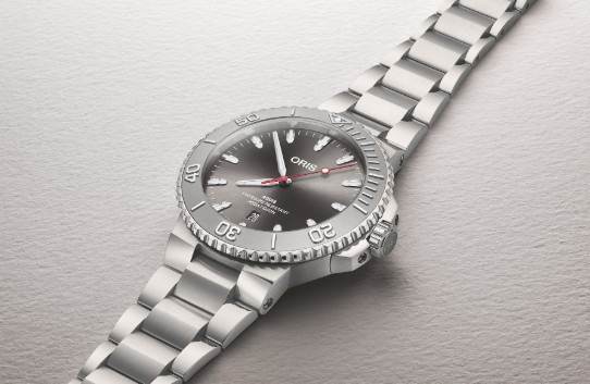 Oris lanza una nueva edición del Aquis Date Relief