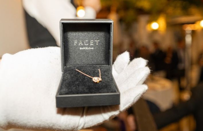 FACET participa en una cena benéfica por la DANA