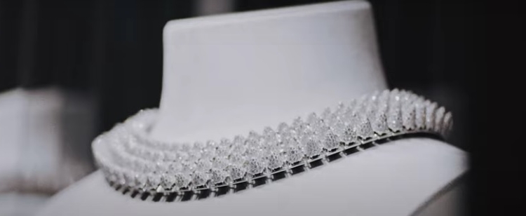 Exposición de Clash [UN]LIMITED en Los Ángeles, con Finneas y la embajadora Lily Collins