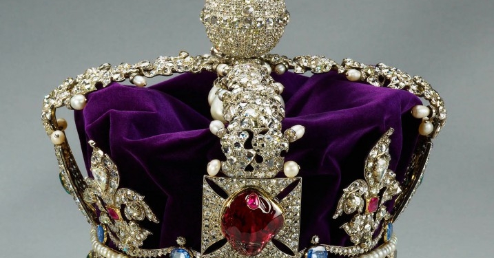 La historia de la piedra preciosa de origen español que ha coronado a Carlos III