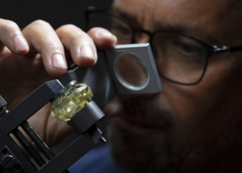 Christies subastará el mayor diamante amarillo encontrado en América del Norte