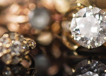 Luces y sombras en la compra de joyería con diamantes en España