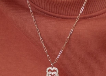 Dinh Van muestra una colección con símbolos de amor