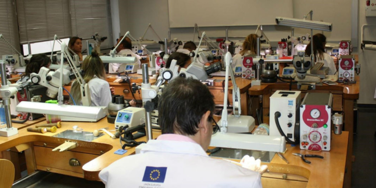 La Escuela de Joyería de Córdoba iniciará las especialidades de Diseño y Modelado 3D
