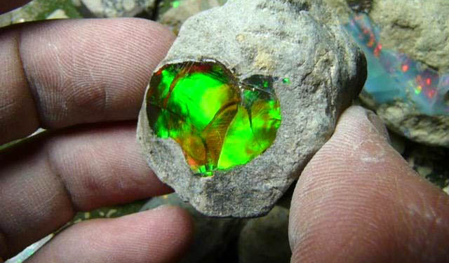 Un laboratorio suizo analiza los reciente yacimientos de zafiros y esmeraldas en Etiopía