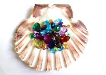 Las piedras preciosas de colores captan más la atención del consumidor y del comercio