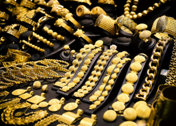 La demanda de oro para joyería se desploma mientras la inversión se dispara