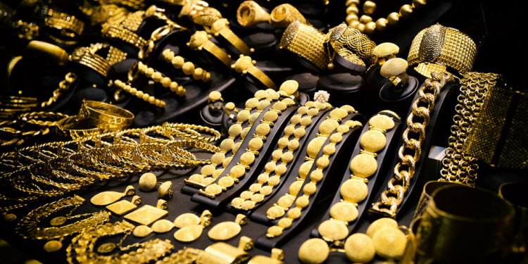 La demanda de oro para joyería se desploma mientras la inversión se dispara