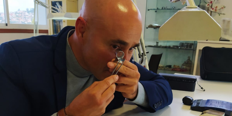 Gustavo Romera: La joyería con gemas de color es ahora más necesaria que nunca