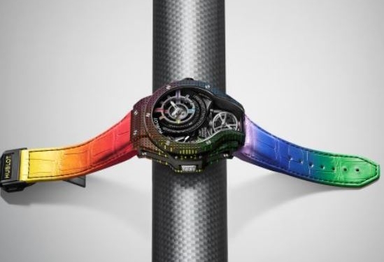 Hublot presenta su creación decorada con motivo Rainbow