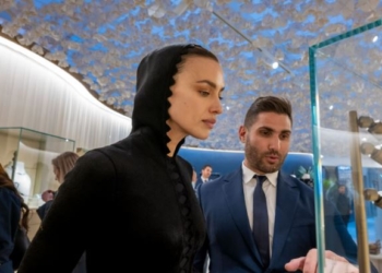 Irina Shayk, fotografiada en Qatar con motivo de la Exposición de Joyería y Relojería de Doha (DJWE)