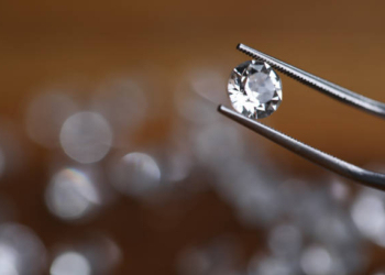 Los diamantes naturales pierden cuota de mercado