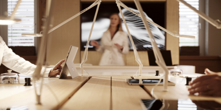 La relojera Jaeger Le Coultre abre al público digital su manufactura