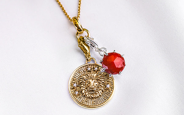 Thomas Sabo: look completo de charms y piedras natales