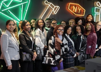 Tiffany & Co., ofrece oportunidades educativas y crecimiento profesional para estudiantes y talentos emergentes