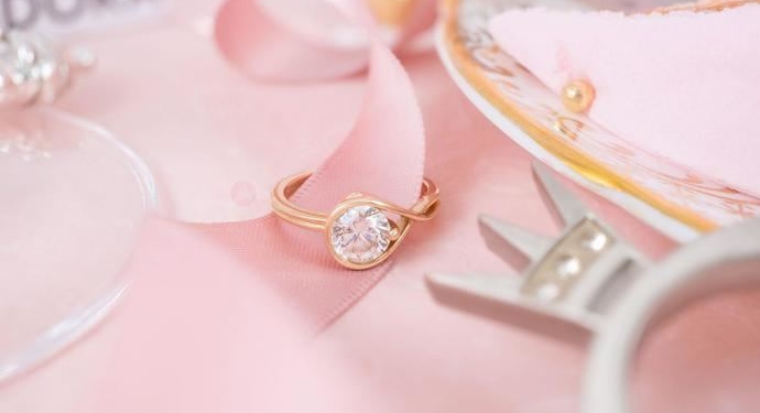 Pandora anuncia la unión con Irving Holmes Wong