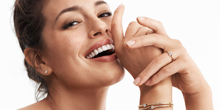 La industria internacional del diamante carga contra la estrategia comercial de Pandora