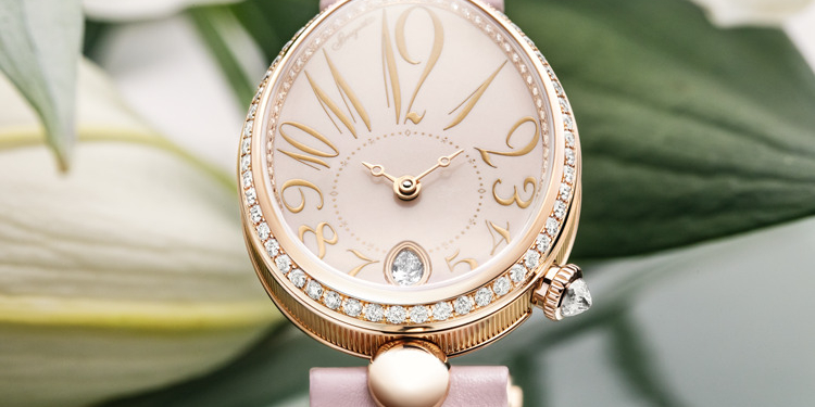 Breguet presenta una versión romántica de su modelo Reine de Naples