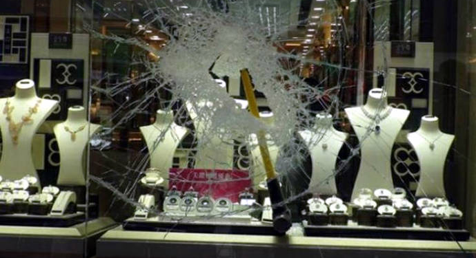 Investigan el robo con fuerza de 15.000 euros en una joyería de Cádiz