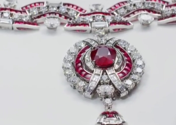 Collar Ruby Metamorphosis, de ‘Magnifica’
