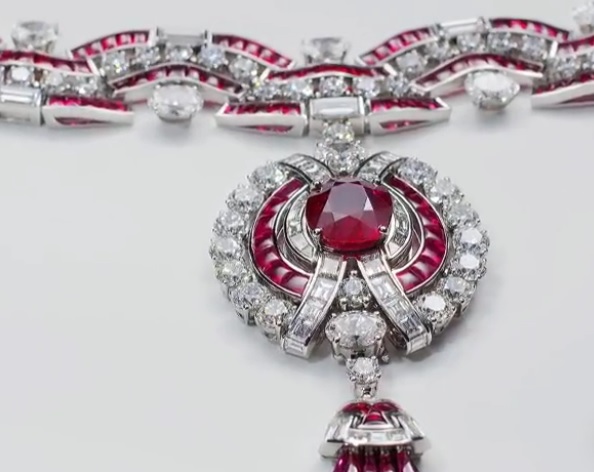 Collar Ruby Metamorphosis, de ‘Magnifica’