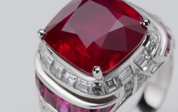 Anillo Ruby Metamorphosis: todo al rojo