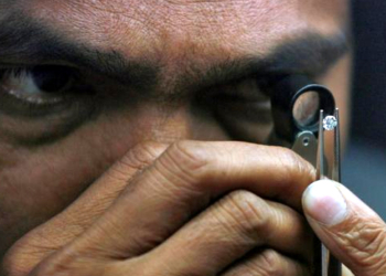 Las ventas de los dos gigantes del diamante se desploman a niveles insólitos