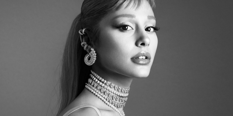 Swarovski y Ariana Grande se unen en una nueva colección cápsula