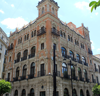 Tous adquiere un edificio de Sevilla emblemático