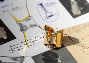 Tiffany & Co. convierte el brazalete Bone en anillo