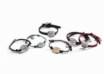 UNOde50 colabora con el síndrome de Rett a través de su pulsera más solidaria