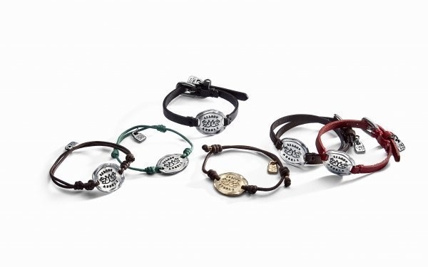 UNOde50 colabora con el síndrome de Rett a través de su pulsera más solidaria