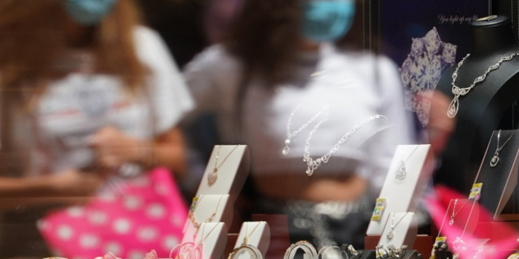 La joyería salva el verano al grupo Richemont