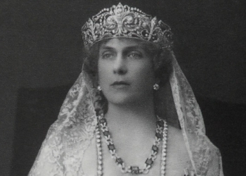 Nieves Herrero, nuevo libro sobre las joyas de las reinas