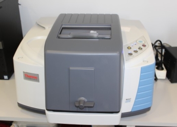 El Gemólogo necesita los nuevos instrumentos en su laboratorio