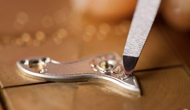 A. Lange & Söhne, vanguardia y tradición en el grabado relojero